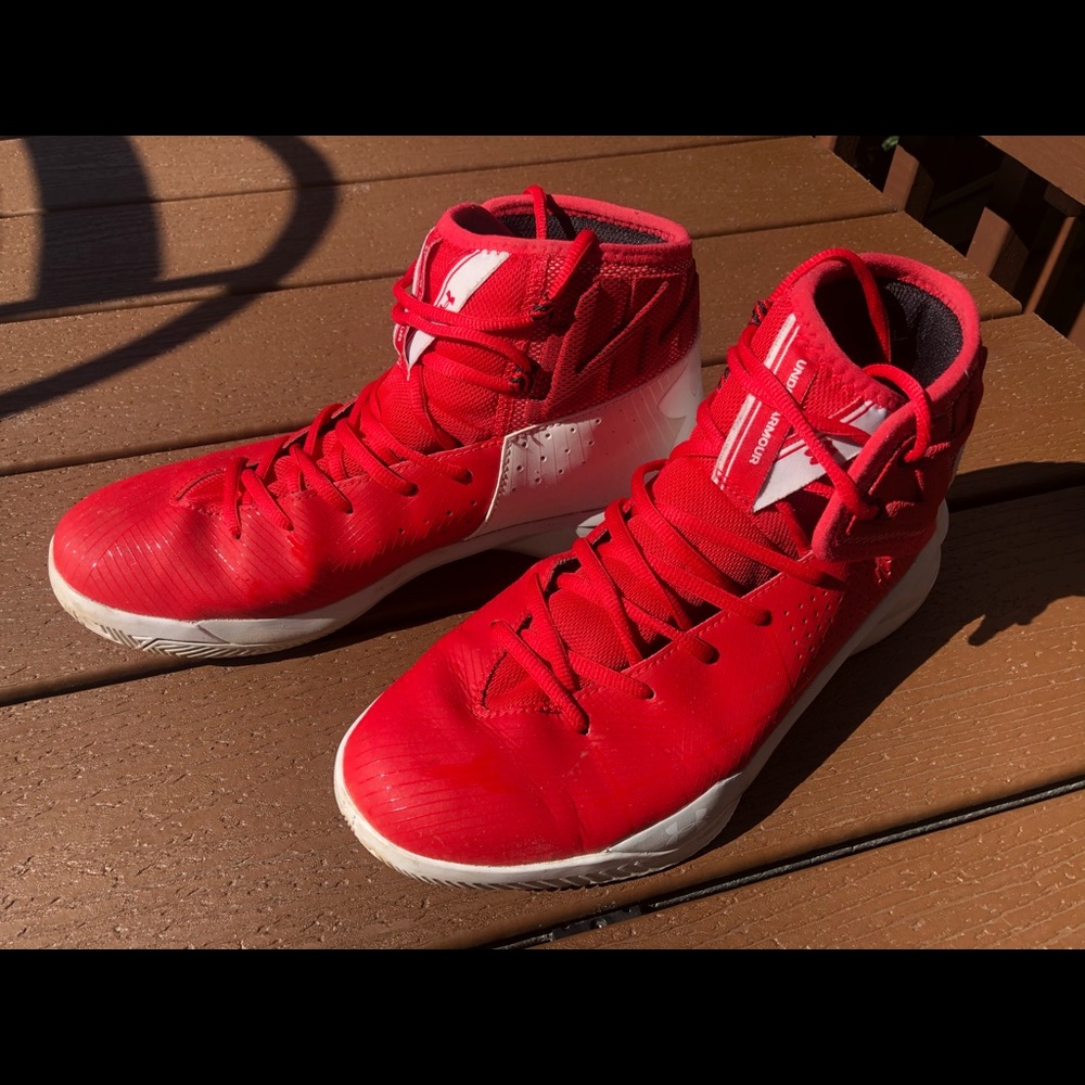 Under Armour basketball shoe. RKT 200.